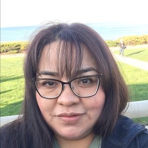 Meet your Posher, Alexia